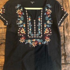 NEW Garnet Hill Embroidered Split Neck Tee XS